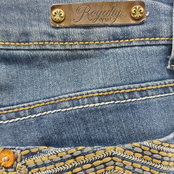 Stunning Pocket Embroidery on Royalty by YMI Mid Rise Skinny Jeans Size 10 - Picture 10 of 13